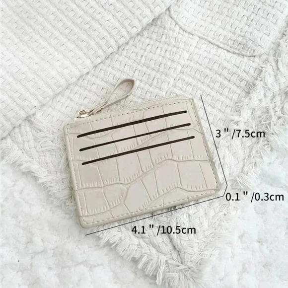 ⚠️Clearance Beige Alligator Print Cardholder / Wallet - Picture 3 of 4